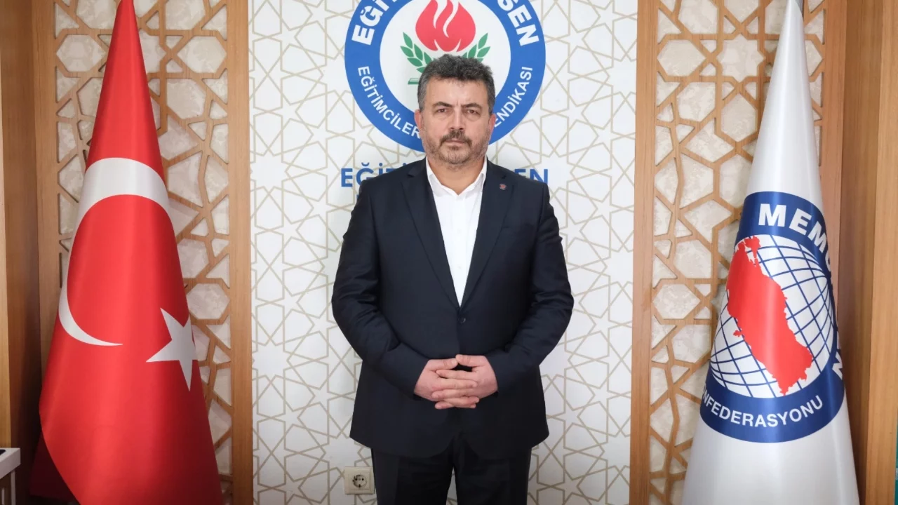 Eğitim-Bir-Sen Bursa Başkanı Acar: "Öğretmene uzanan el, aslında geleceğimize uzanıyor"