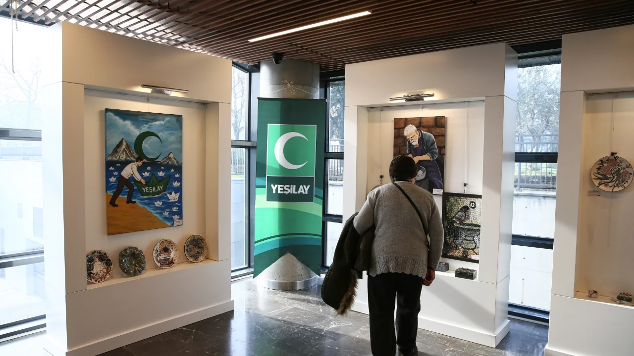 Bursa'da YEDAM danışanlarının eserlerinden oluşan sanat sergisinin açılışı yapıldı