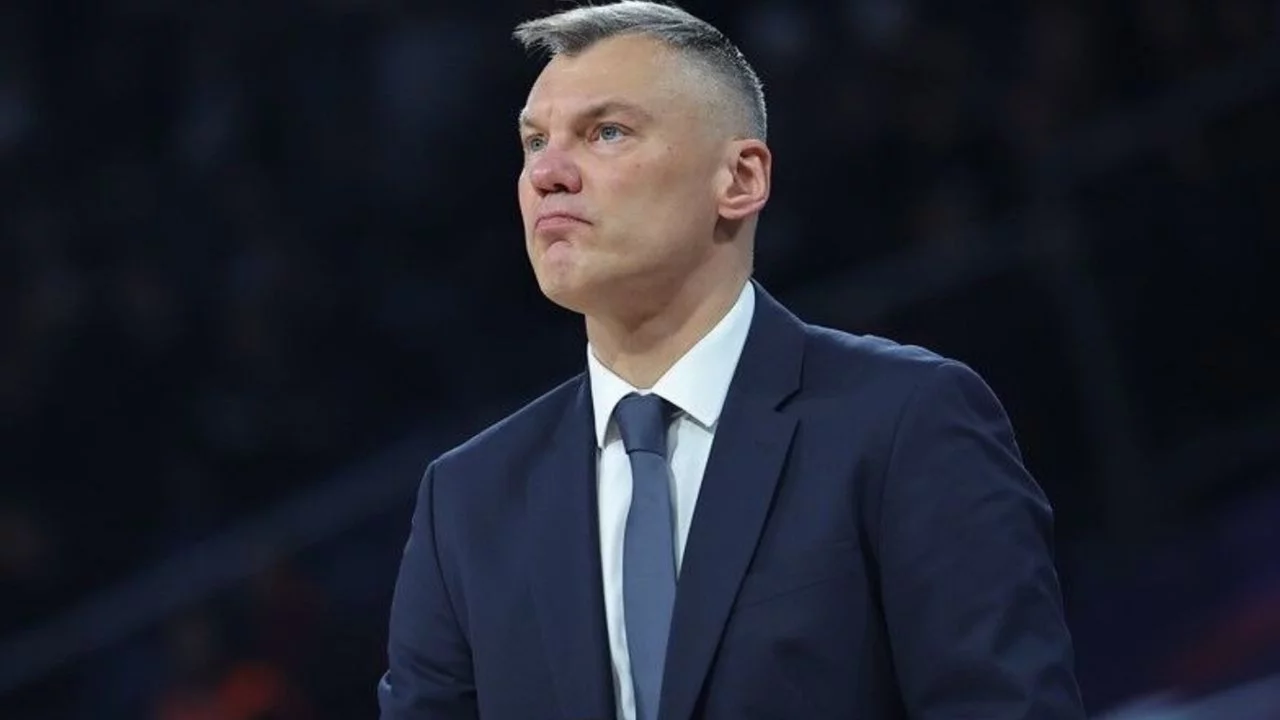 Dubai'de mahsur kalan Fenerbahçe Beko Başantrenörü Saras Jasikevicius, Türkiye'ye dönüyor