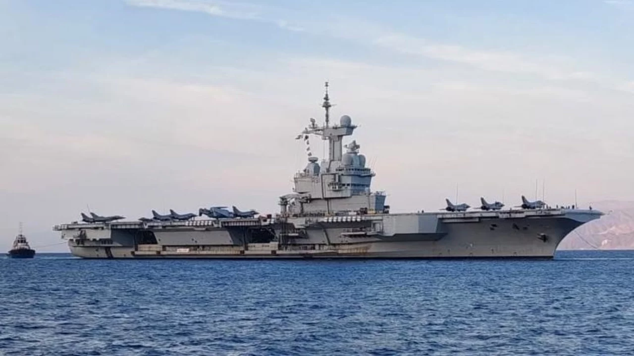 Emmanuel Macron, Fransız Charles de Gaulle uçak gemisini Akdeniz'e gönderiyor
