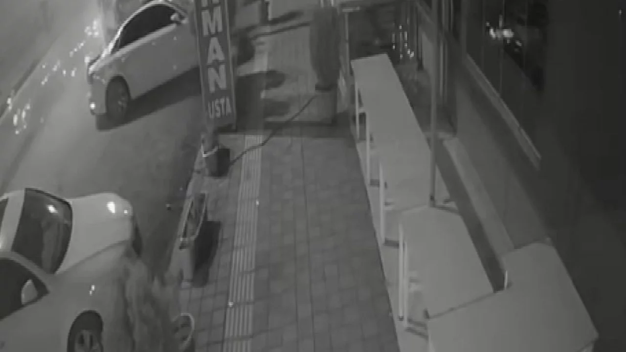 Diyarbakır'da devrilen tırın 7 araca çarpma anı kameraya yansıdı