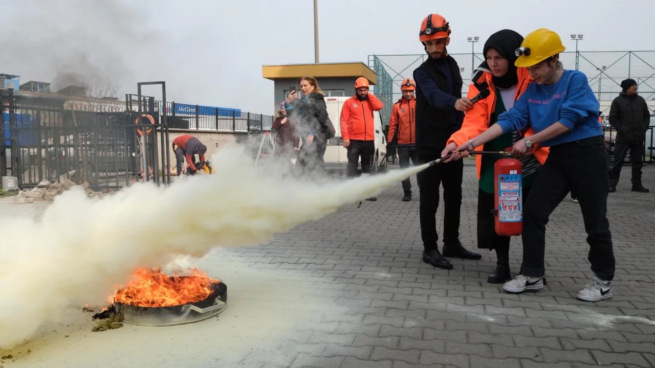 Yıldırım'da deprem ve afet tatbikatı düzenledi