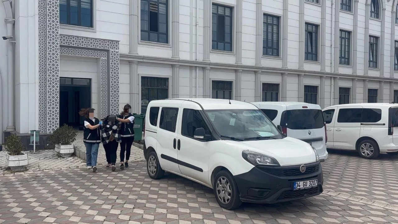 Kocaeli'de şiddet uygulayan eşini öldüren kadın, hakim karşısına çıktı: 'Dayaklarından dolayı 3 k...