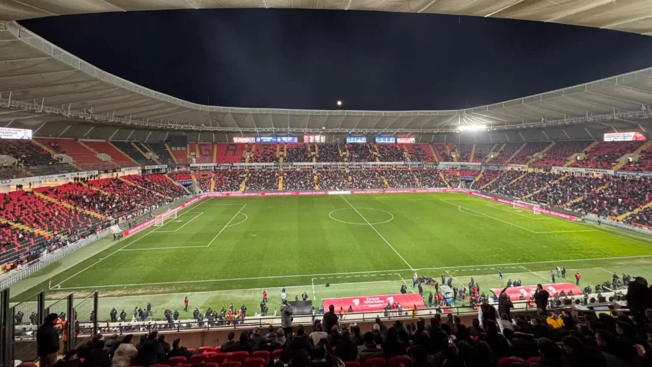 Gaziantep FK - Fenerbahçe karşılaşmasına ışık engeli