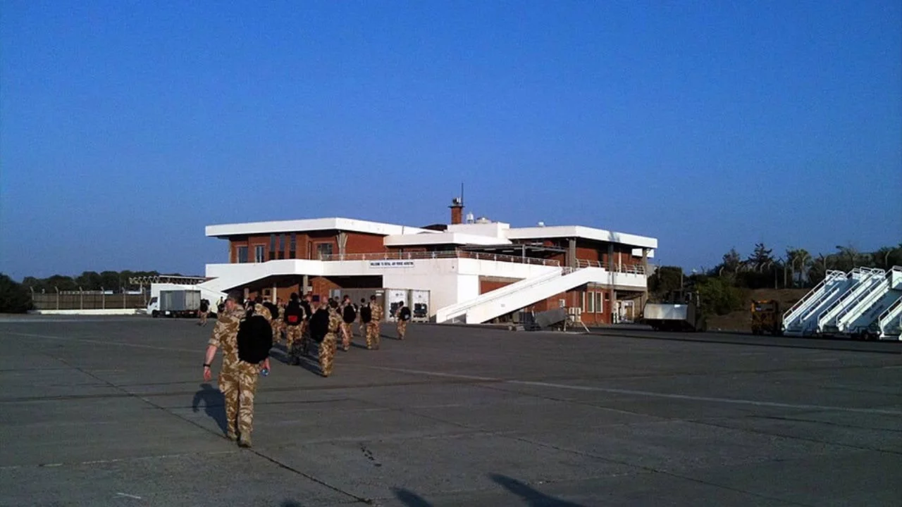 İngiltere Savunma Bakanlığı, Kıbrıs'taki üssünü hedef alan İHA'nın İran'dan fırlatılmadığını beli...