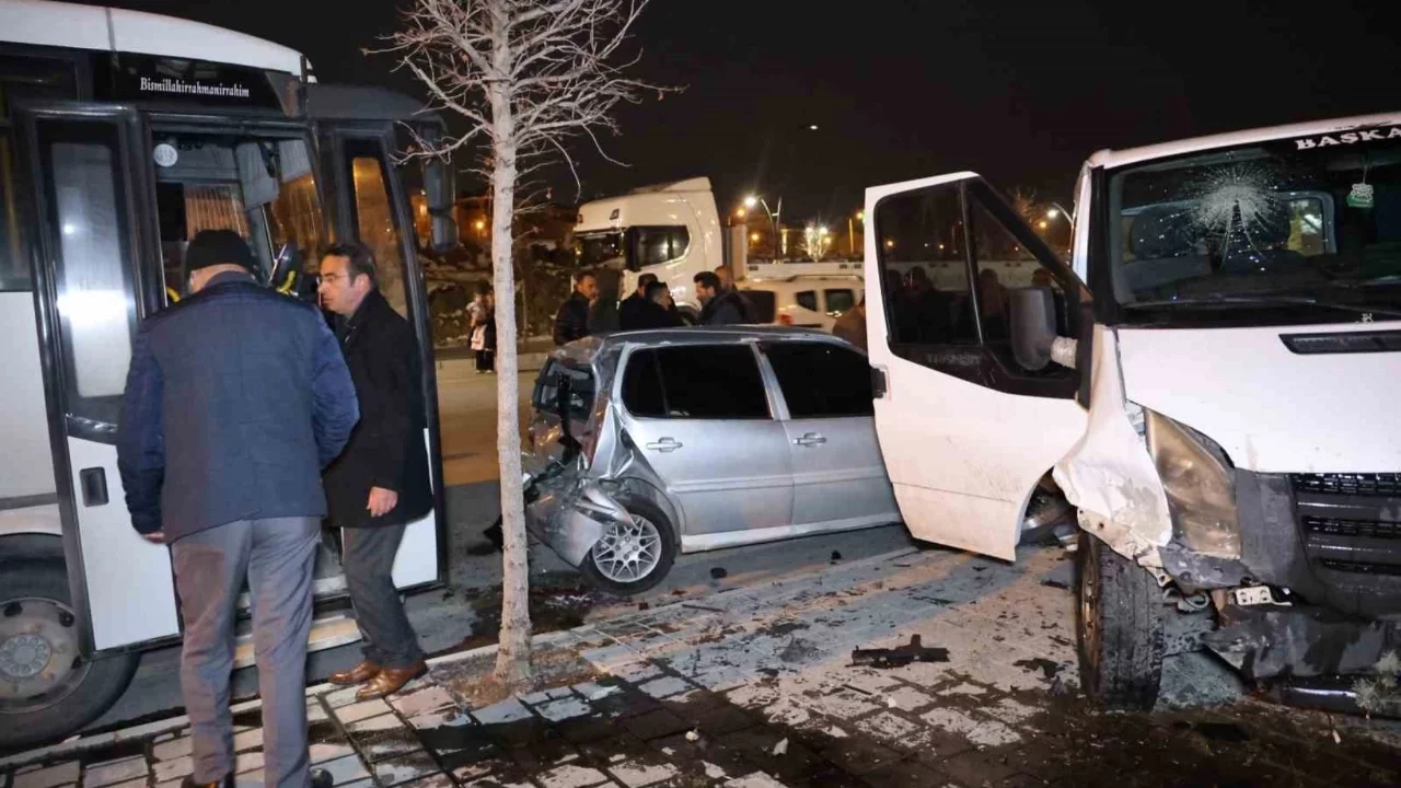 Nevşehir'de kaza sonrası yumruklar konuştu: 2 yaralı