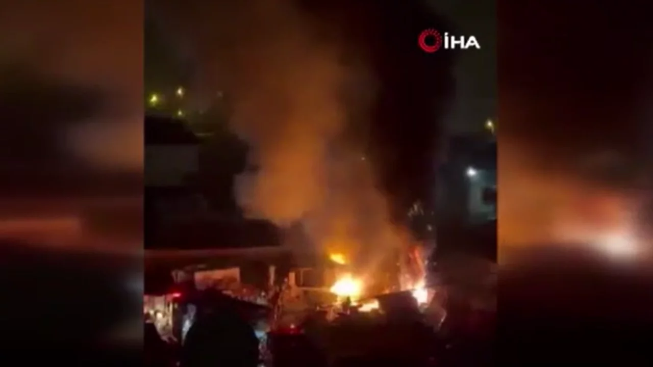 Arnavutköy'de hurdalık alevlere teslim oldu