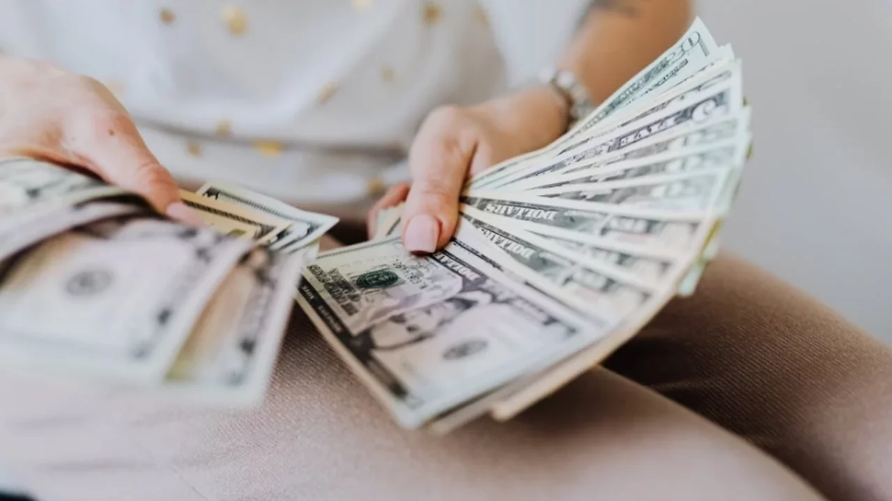 Savaşın ilk kazananı dolar oldu