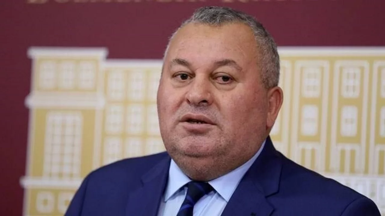 CHP İstanbul Milletvekili Cemal Enginyurt trafik kazası geçirdi