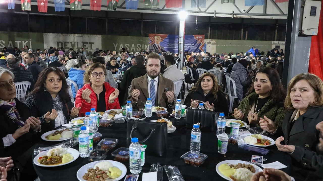 Bursa Büyükşehir Belediyesi, Yıldırım'da binlerce vatandaşı aynı sofrada buluşturdu