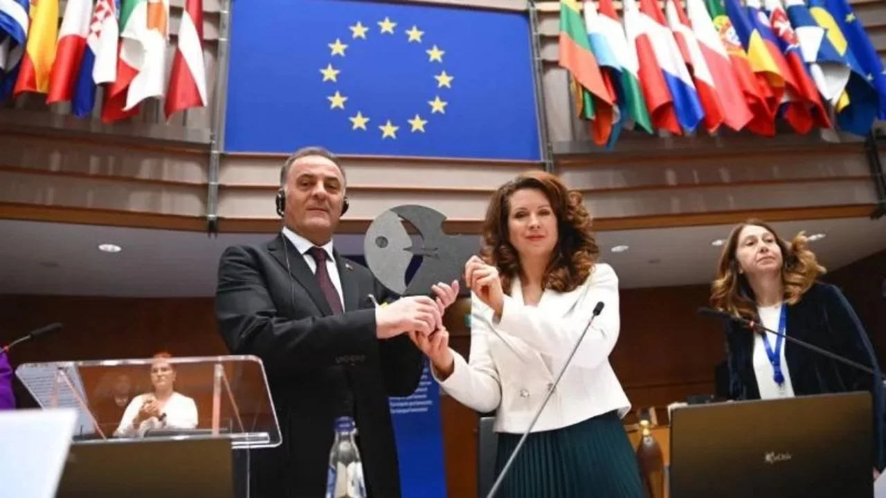 Brüksel'de İmamoğlu'na uluslararası ödül