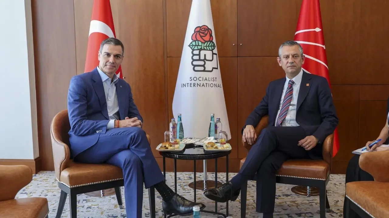 Özgür Özel'den ABD üzerinden AK Parti'ye tepki: 'Ramazan gibi mübarek günde bir Pedro Sánchez ola...