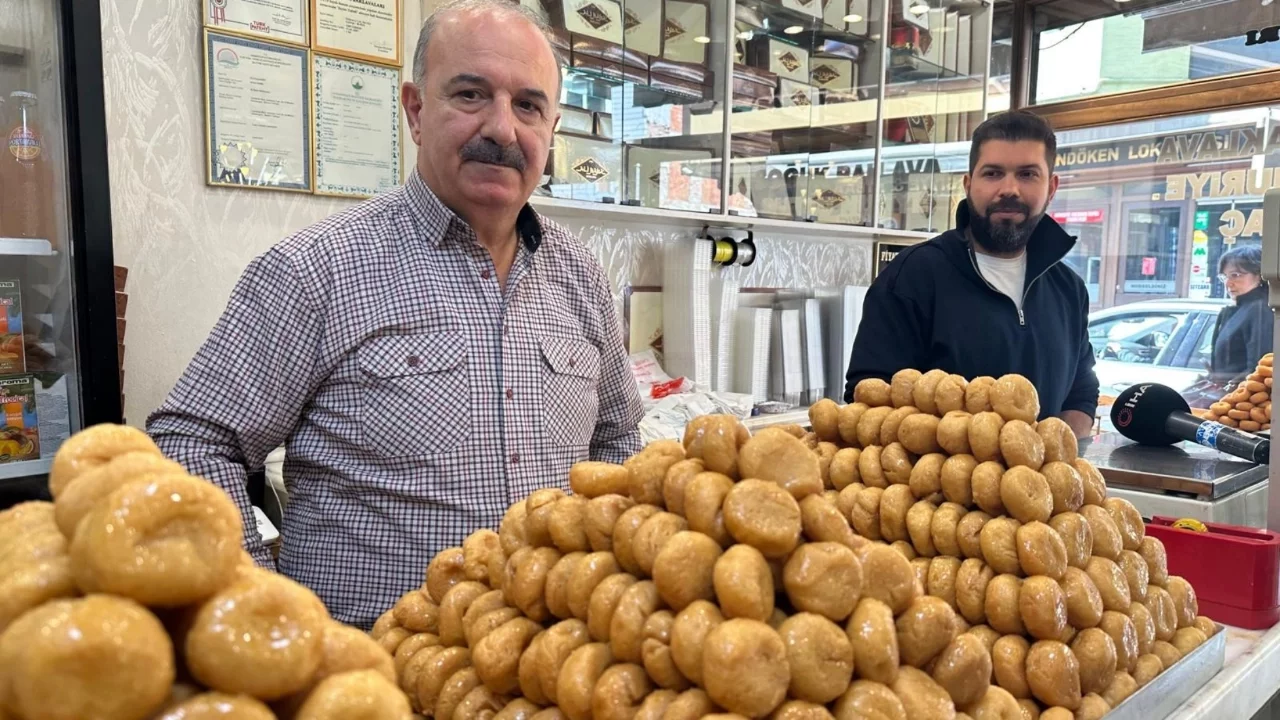 Bursalı "Meraklı Baklavacı"nın 66 yıllık sırrı: Ramazan helvası