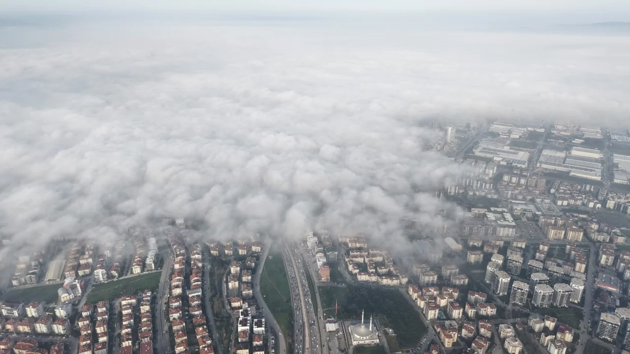 Yoğun sis Bursa'yı yuttu