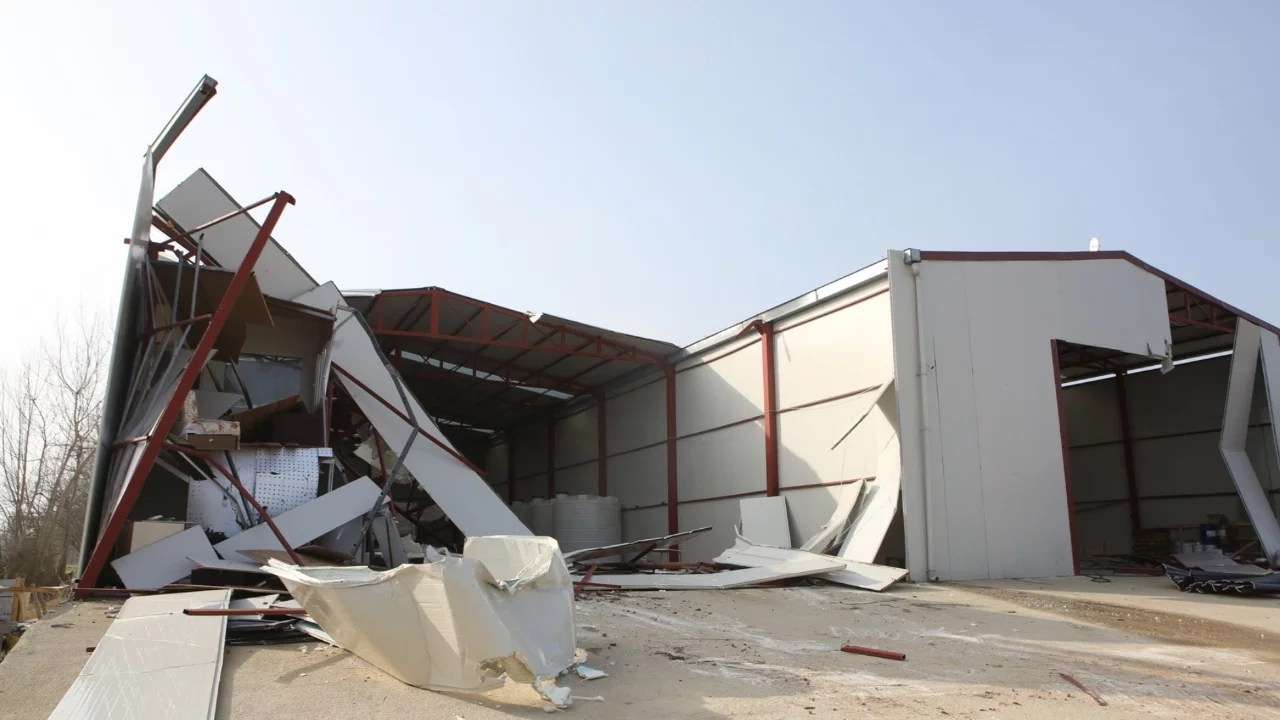 Nilüfer'de kaçak yapıya müsaade yok: Tarım alanındaki 900 metrekarelik kaçak yapı yıkıldı