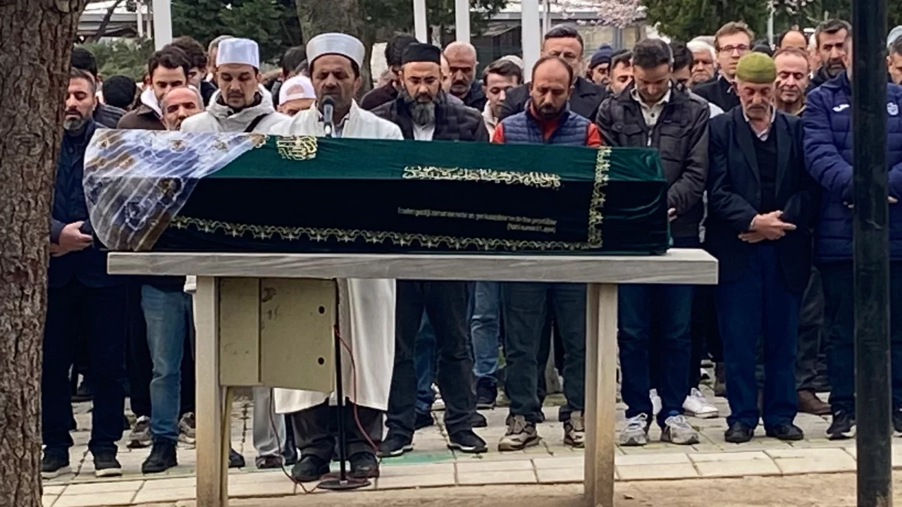 Bursa'daki silahlı saldırıda ölen güzellik uzmanı toprağa verildi