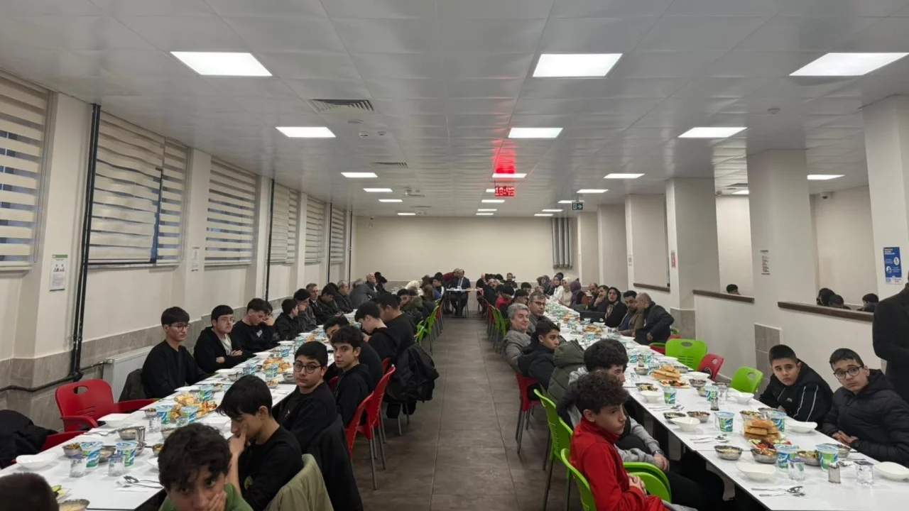 Öğrenciler ve şehit aileleri aynı sofrada buluştu