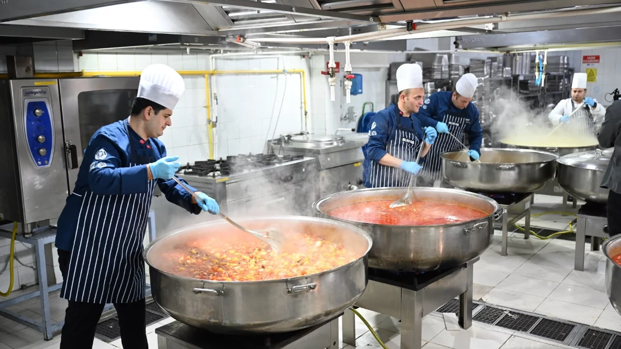 Bursa Büyükşehir Belediyesi'nin dayanışma mutfağı büyüyor