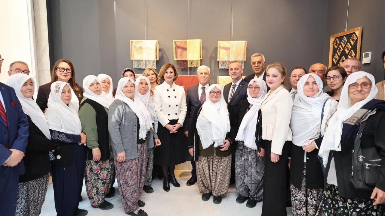 'Efsanelerle İpek' sergisi Bursa'da sergilendi