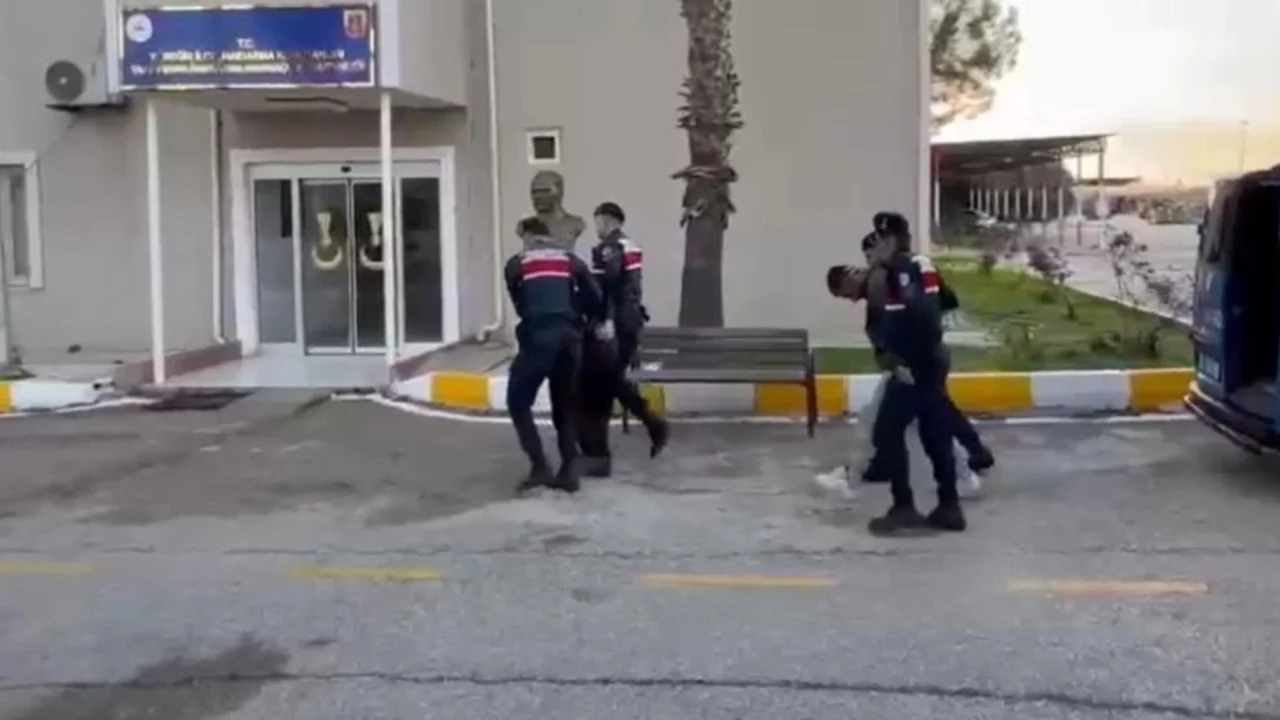 Kur'an-ı Kerim'lere zarar veren 2 kişi tutuklandı