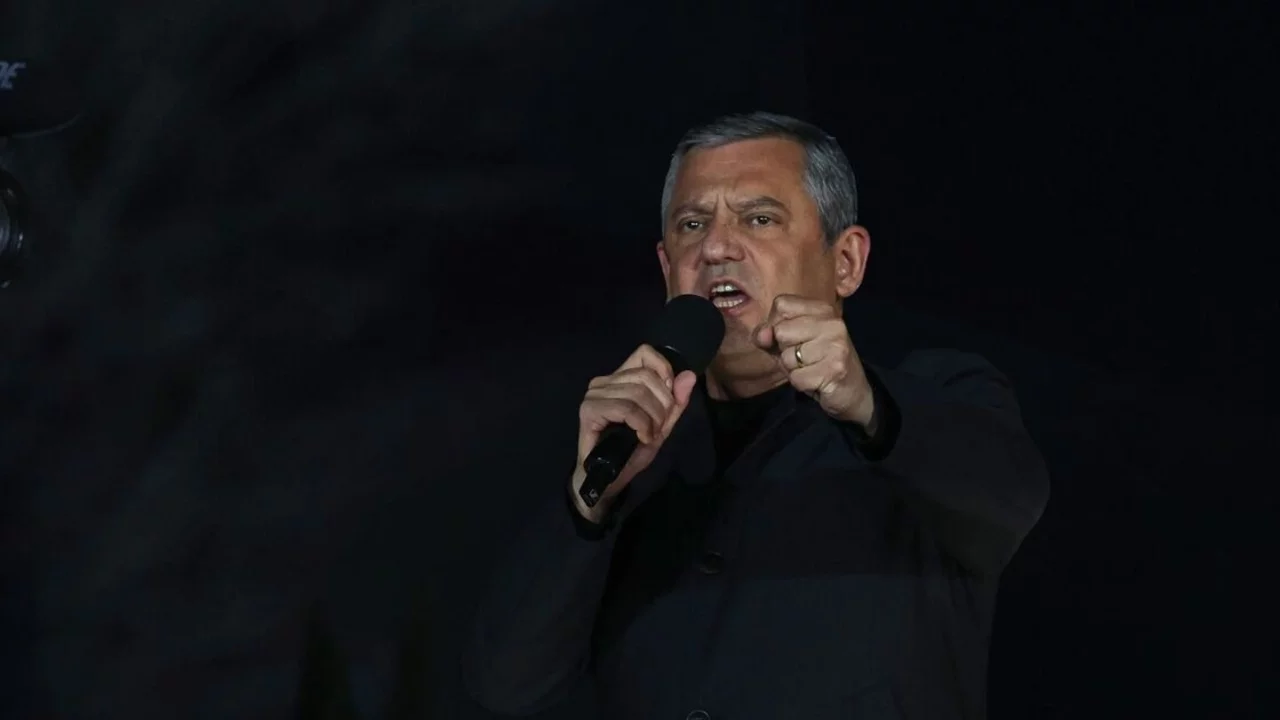 Bolu'da 'Millet İradesine Sahip Çıkıyor' mitingi... Özgür Özel: 'Ben buraya gelirken A101 CEO'su bizi arıyor, yana yakıla'