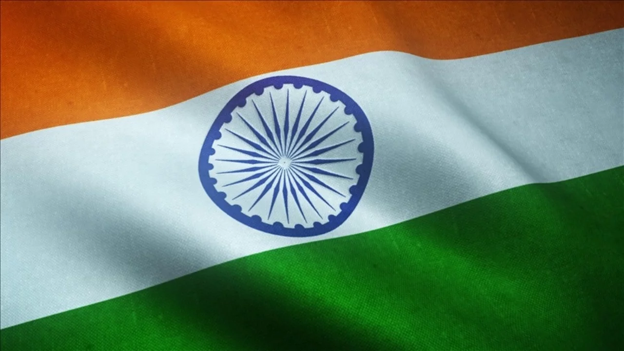 Hindistan'da radardan kaybolan savaş uçağının düştüğü açıklandı