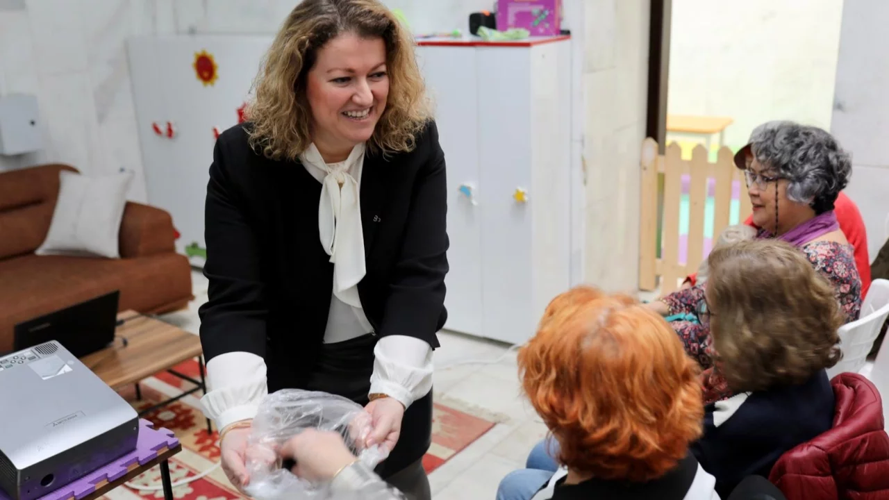 Gemlik Dayanışma Merkezi'nde kadın hakları konuşuldu