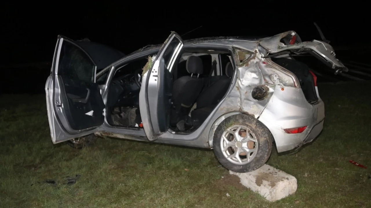 Otomobilin devrilmesi sonucu iki kişi yaralandı