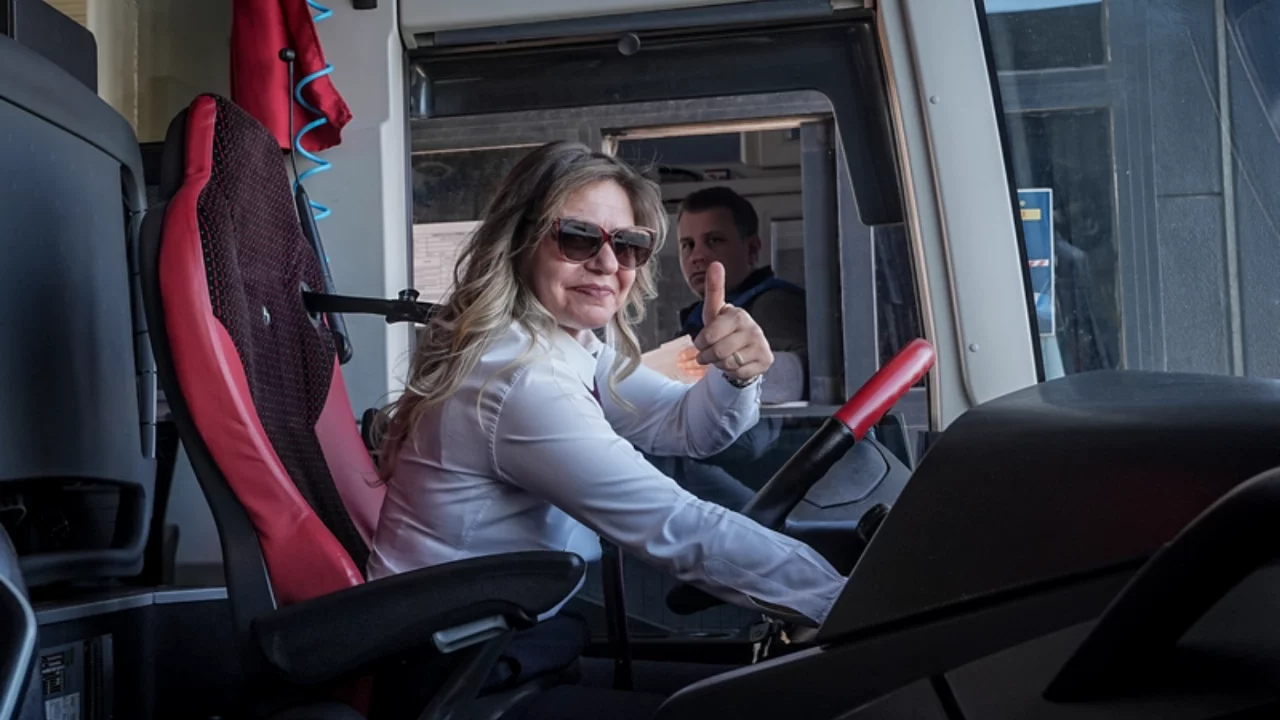 "Şenay kaptan" 6 yıldır şehirler arası yollarda! Bursa'ya da yolcu taşıyor