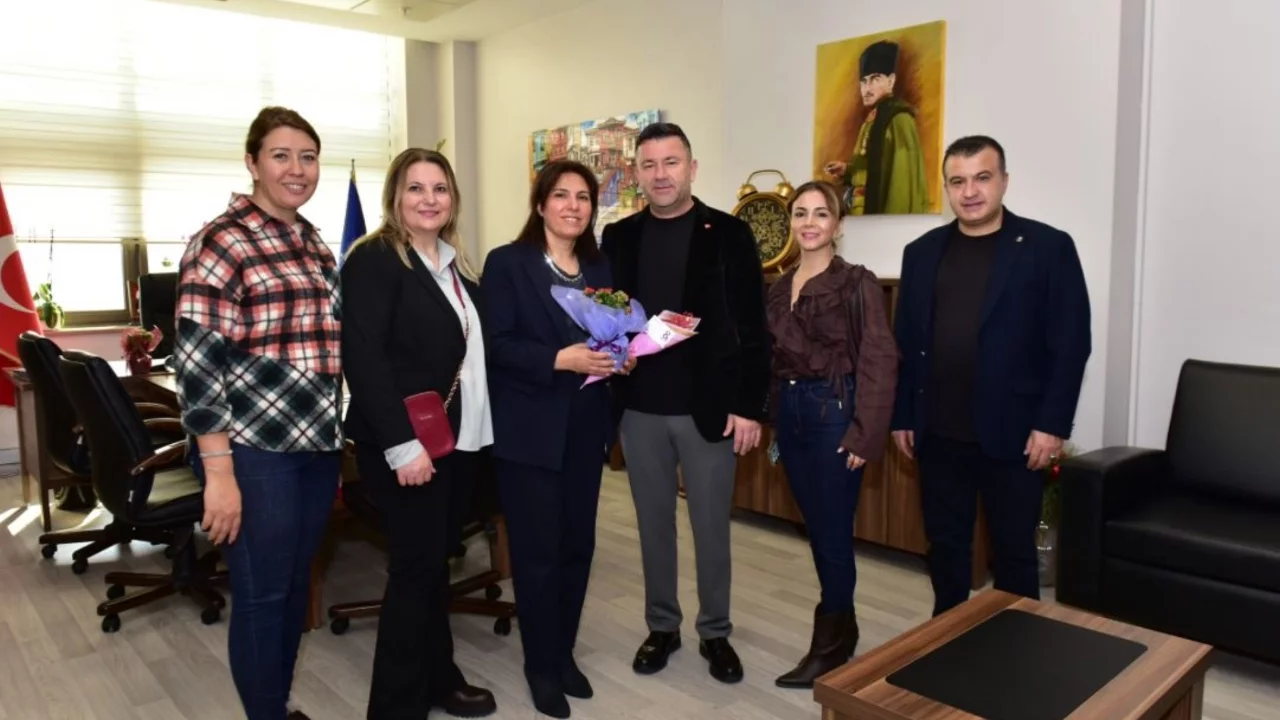 Bursa Büyükşehir'den kadın çalışanlara çiçek jesti