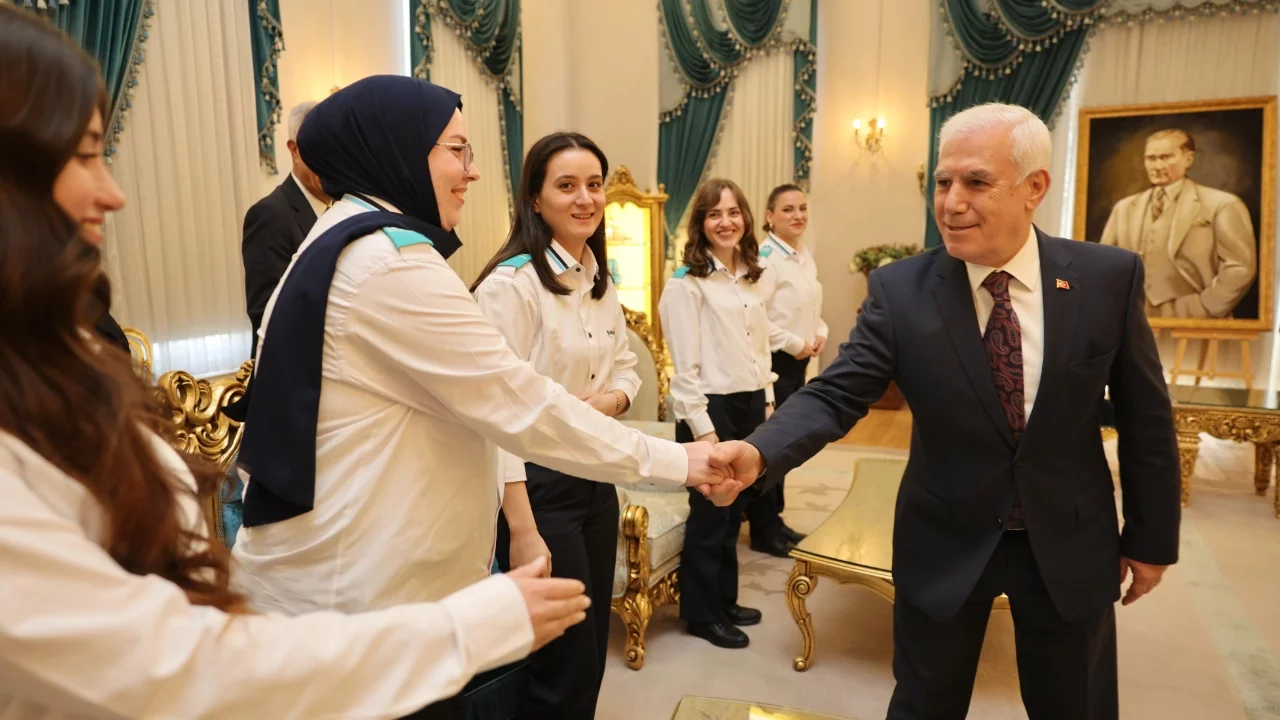 8 Mart'ta anlamlı başlangıç: Bursa'da kadın vatman sayısı artıyor