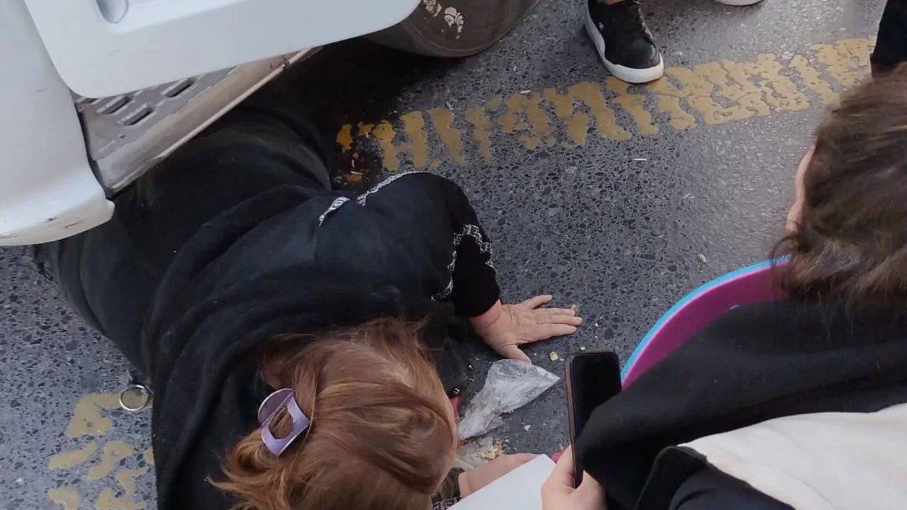 İstanbul'da tırın çarptığı kadın yaralandı