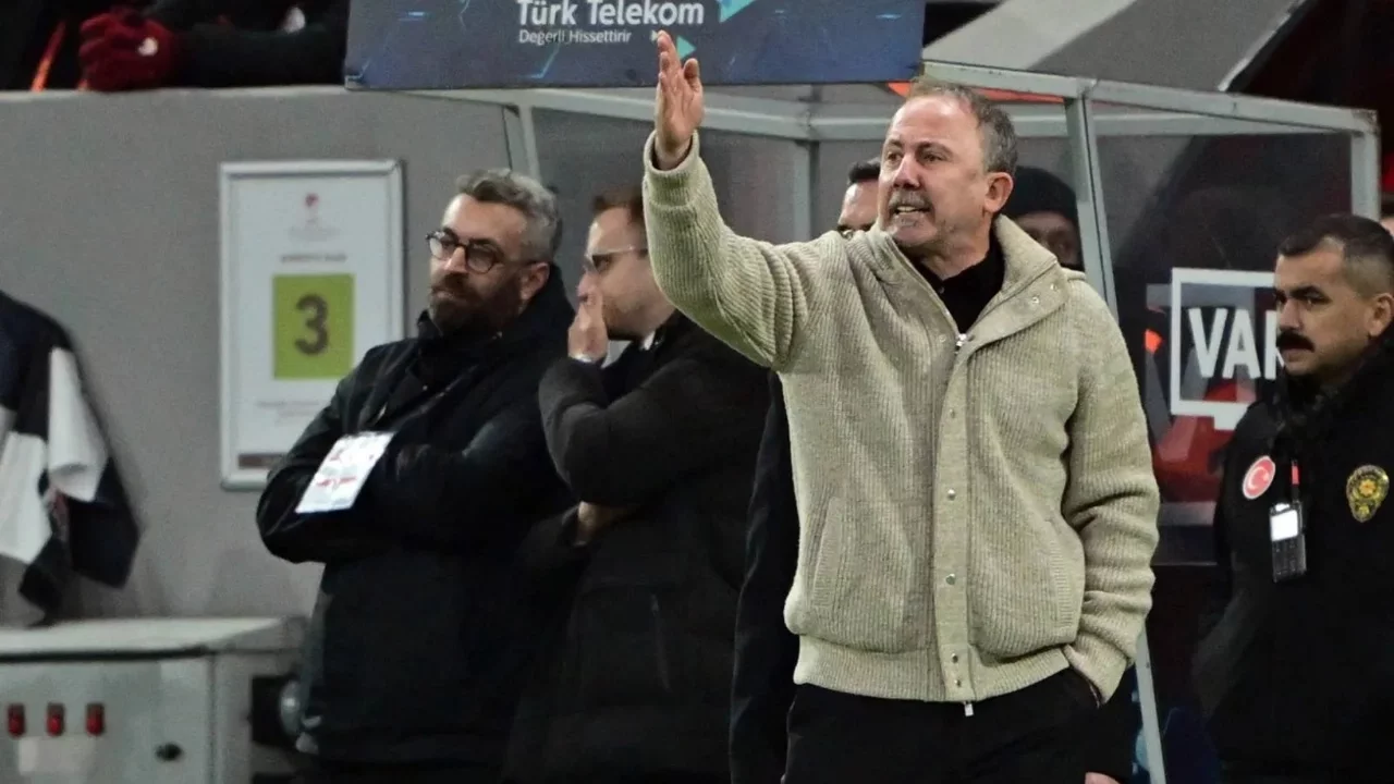 Sergen Yalçın: Futbol artık çok siyasi oldu