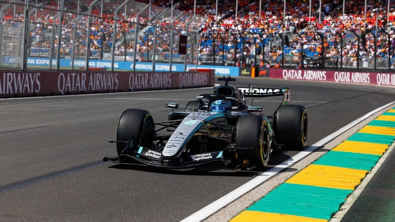 Formula 1'de sezonun ilk yarışının galibi George Russelloldu