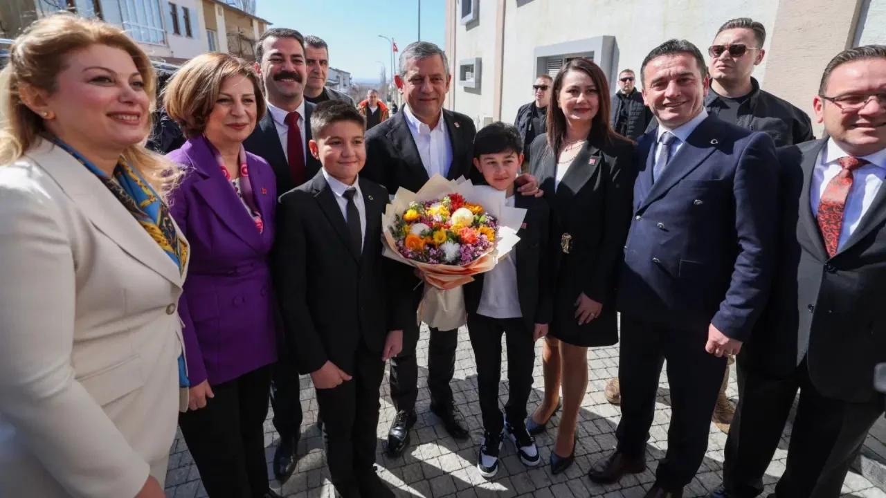 Özel, Sivrihisar'da: 'Çiftçinin yüzünü güldürecek bir iktidar gelecek'