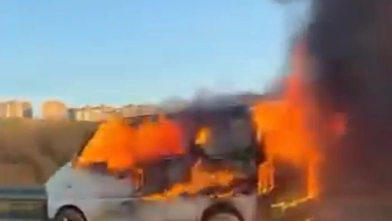 Bursa'da yanan araç kullanılmaz hale geldi