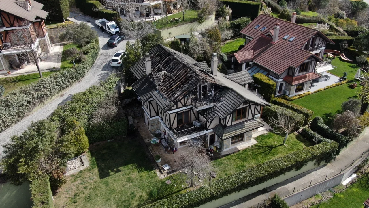 Ünlü oyuncu ölümden döndü! Lüks villadaki yangın havadan görüntülendi