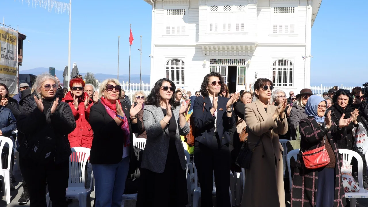 Bursa Mudanya'da 8 mart dayanışması