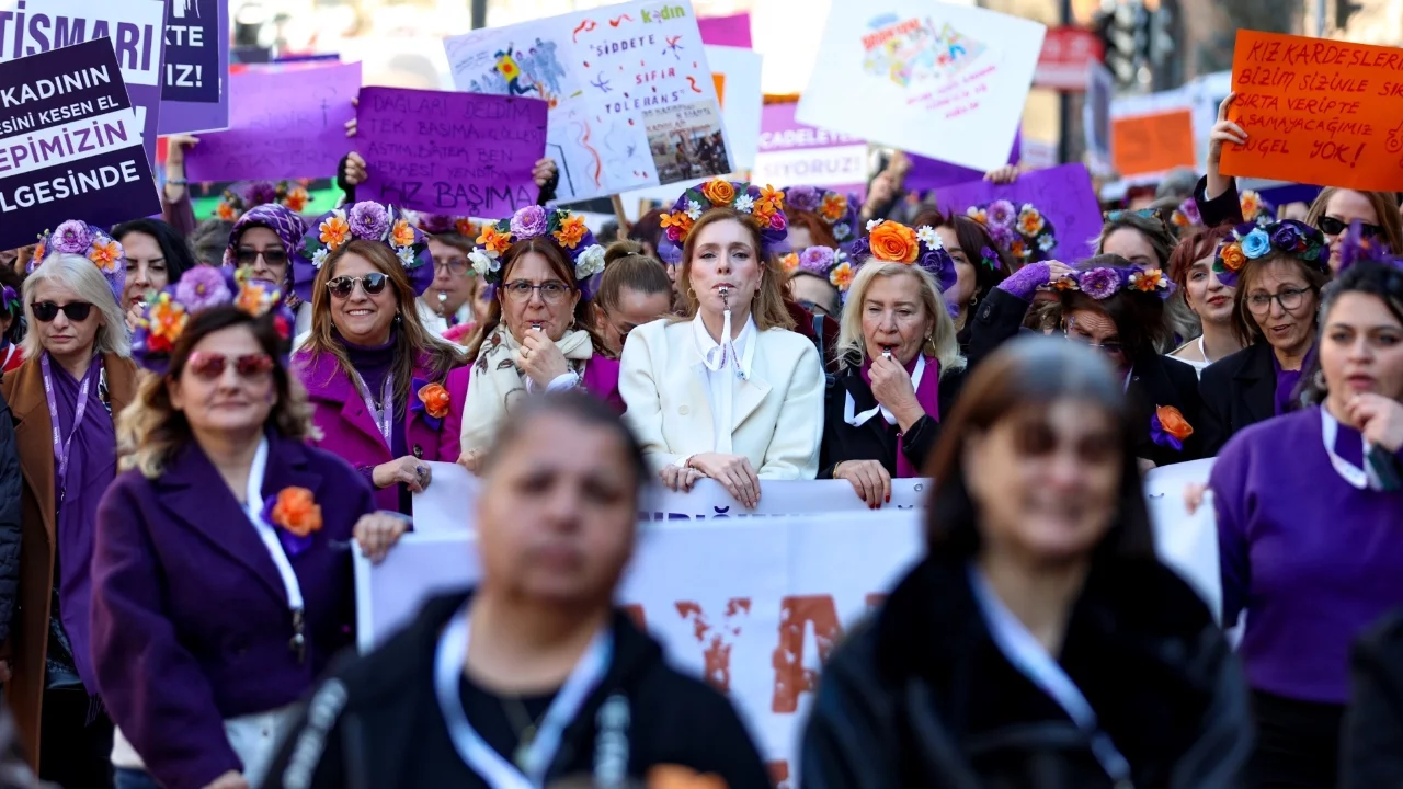 Bursa'da kadınlar 8 Mart'ta eşitlik ve dayanışma için yürüdü