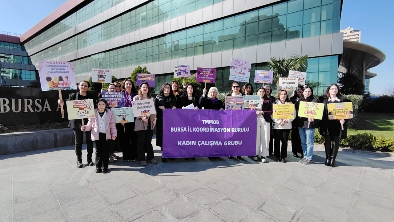 TMMOB ve BAOB kadınlarından 8 Mart'ta güçlü mesaj: "Kadınlar susmuyor, susmayacak"