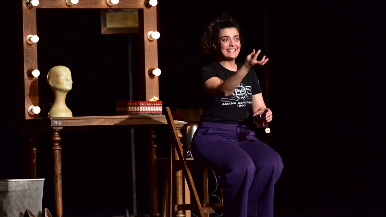 Ödüllü 'Yan Rol' oyunu Bursa'da ayakta alkışlandı