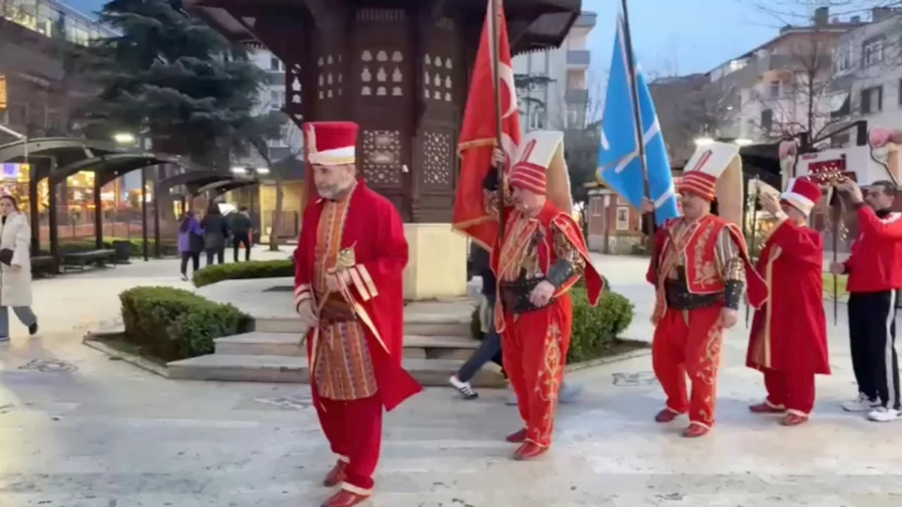 Bursa'da davetli oldukları iftara mehter takımı ile gittiler