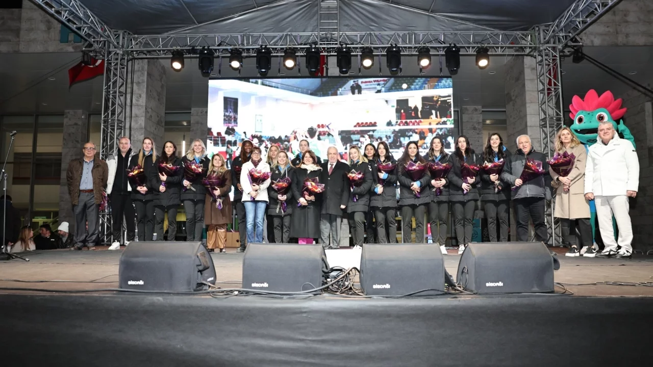 Nilüfer'in Sultanları 8 Mart'ta taraftarıyla bir araya geldi