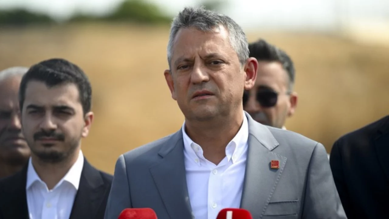 CHP lideri Özgür Özel, İBB duruşmasındaki gerginliği anlattı: Hâkim salonu germeye, Ekrem Başkan'ı itibarsızlaştırmaya çalıştı