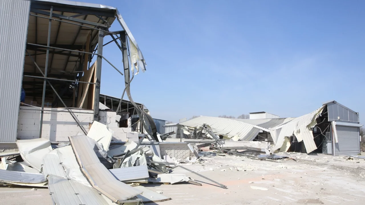 Nilüfer'de toplam bin 600 metrekarelik 4 kaçak yapı yıkıldı