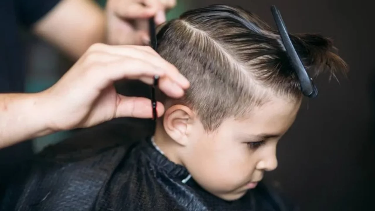 Bursa'da muhtardan bayramlık jest: Çocukların saç tıraşı ücretsiz