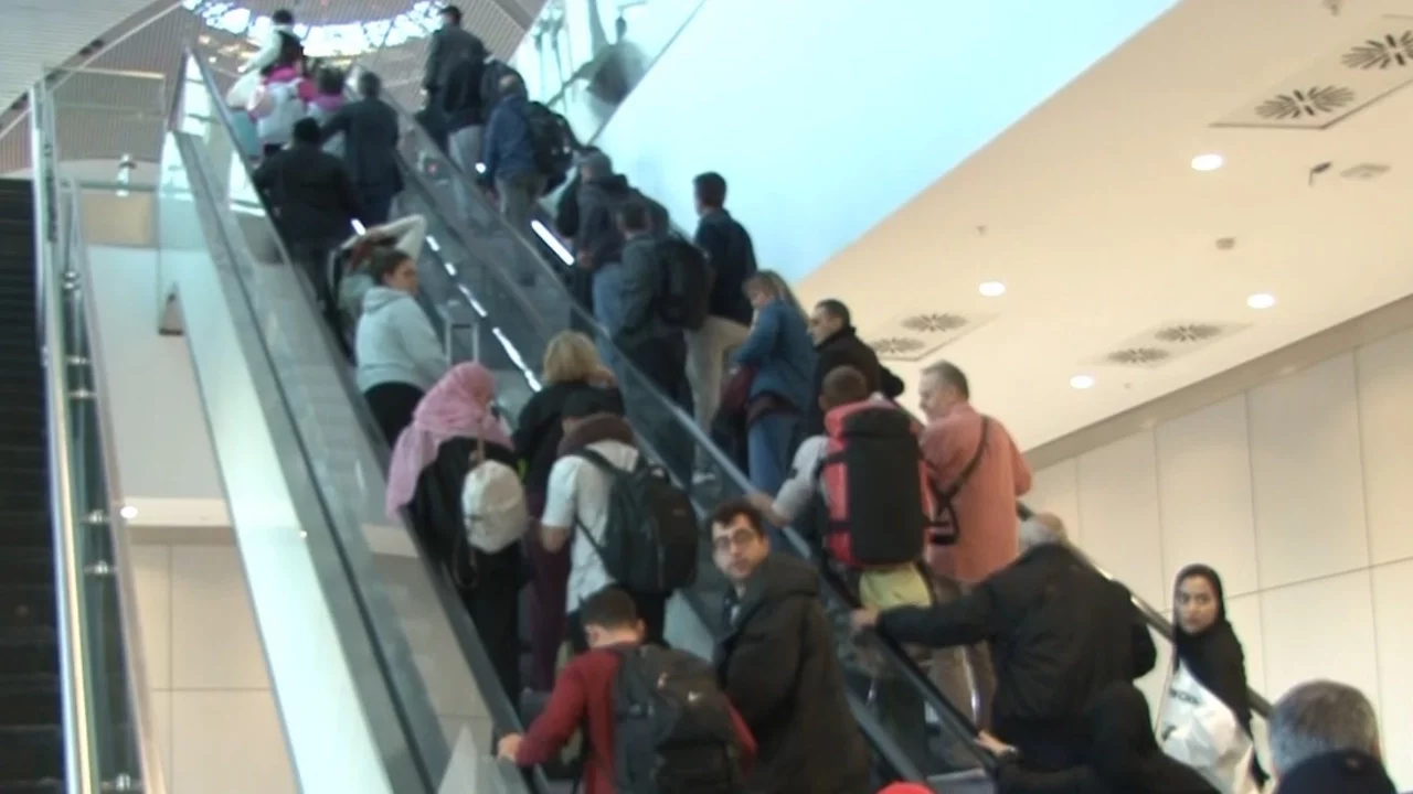 Katar'da mahsur kalan Türk vatandaşları yurda döndü