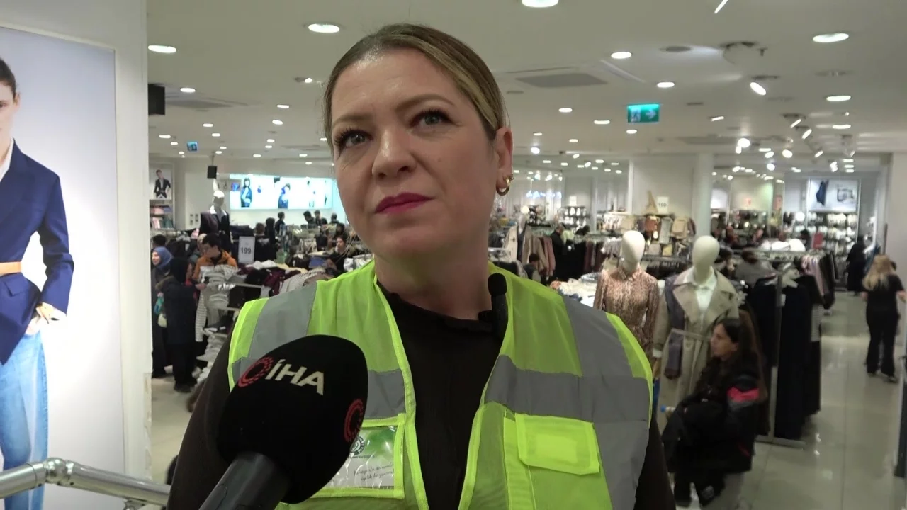 Bursa'da ihtiyaç sahibi 400 çocuğa bayramlık desteği