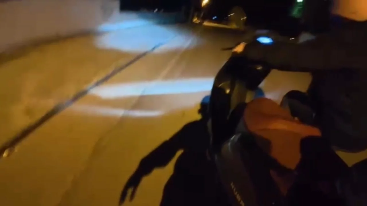 Bursa'da anneye motosiklet dersi güldürdü: Sonu kazayla bitti