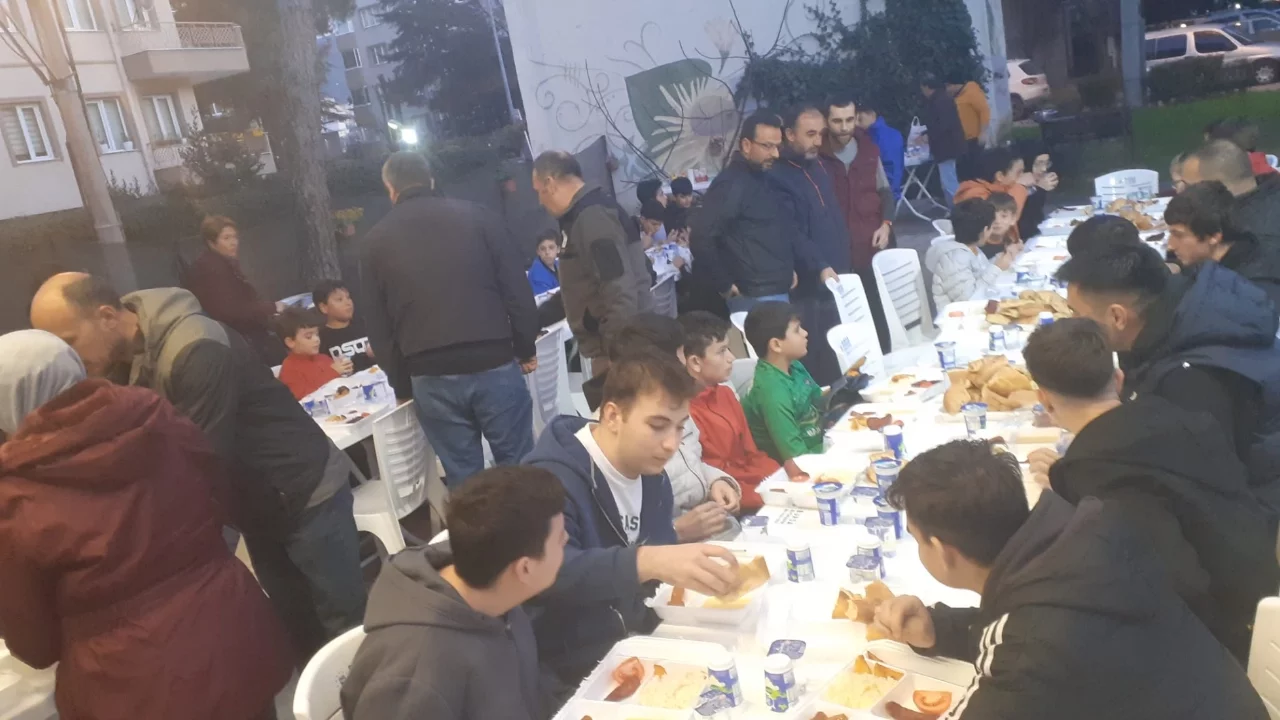 Bursa'da Karaman Balkanspor iftarda bir araya geldi